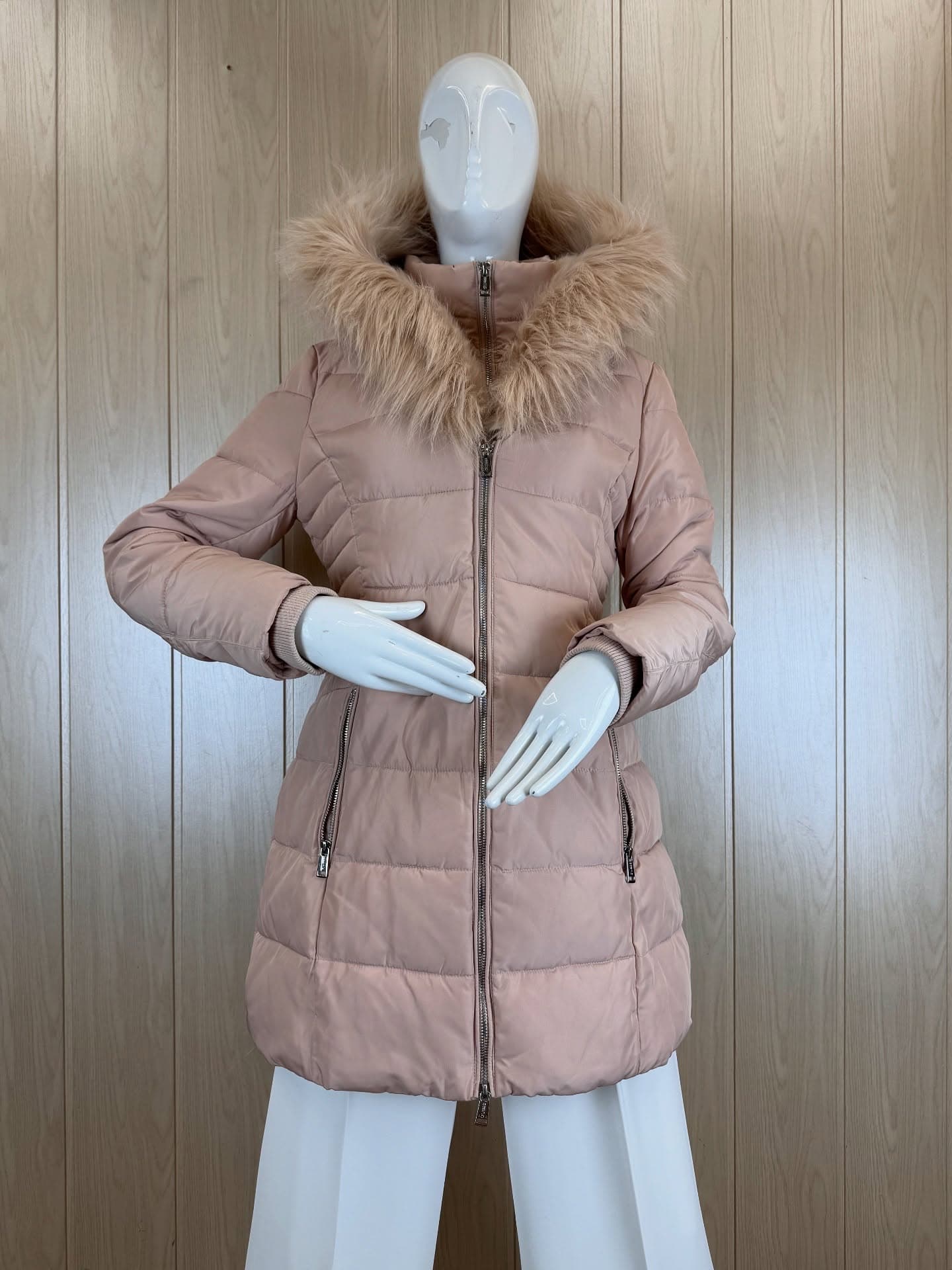Класнa куртка від Guess 💖