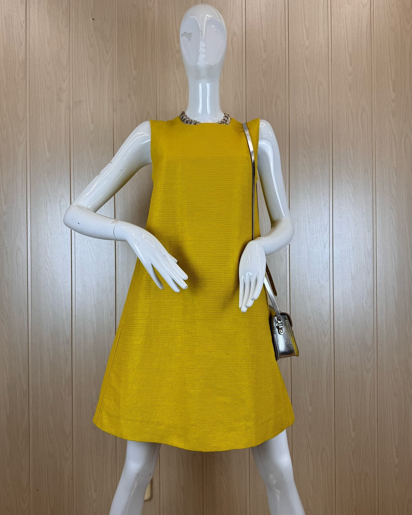 Яскрава міні сукня в стилі 70х від MAX MARA 💖